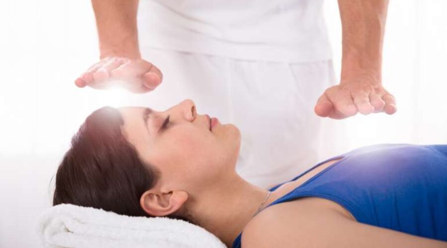 Reiki: Un Camino Espiritual hacia la Sanación y el Equilibrio Interior